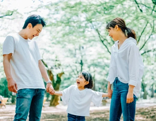 写真：夫婦子供の3人家族